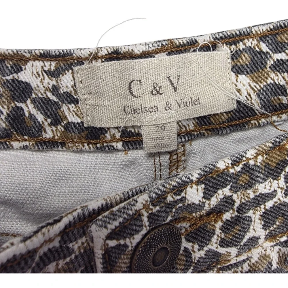 Chelsea & Violet High-Rise Cheeta Print Raw Hem Denim Shorts Women's Size 29‎